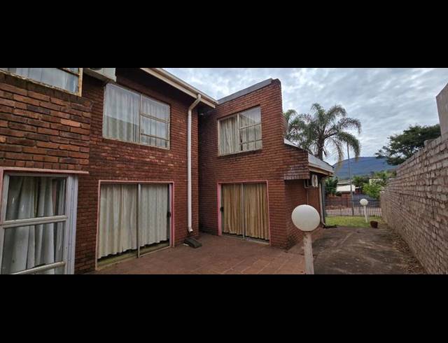 5 BEDROOM HOUSE FOR SALE IN LOUIS TRICHARDT